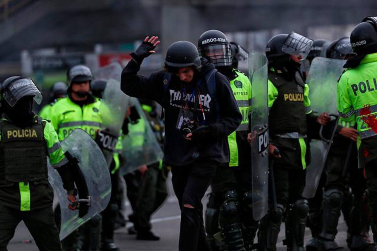 Seis policías y una mujer heridos en disturbios en Suba, en Bogotá