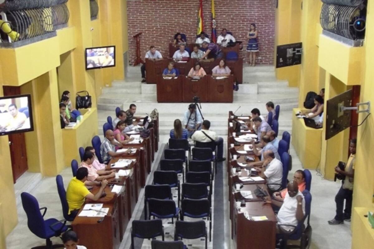Los concejales Andrés Betancourt, David Múnera y Pastor Jaramillo rechazaron la respuesta que envió la Nueva EPS al Concejo de Cartagena, sobre el real diagnóstico de salud del alcalde Campo Elías Terán. La posición de la entidad de salud fue dada a conocer en la sesión plenaria de este martes. CORTESÍA