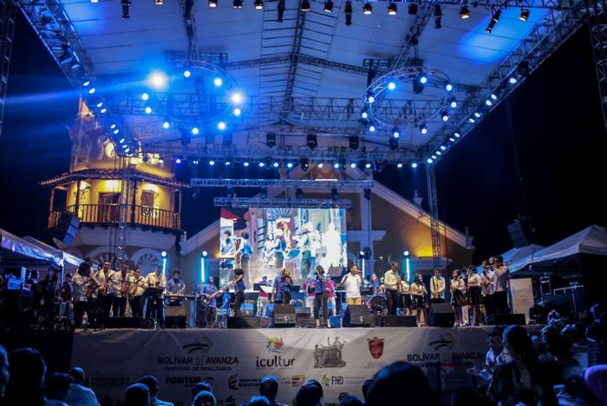 Ensamble jazzístico entre estudiantes de la Universidad de Tennessee, estudiantes de Unibac y estudiantes de Mompox, en el V Mompox Jazz Festival. Cortesía Icultur