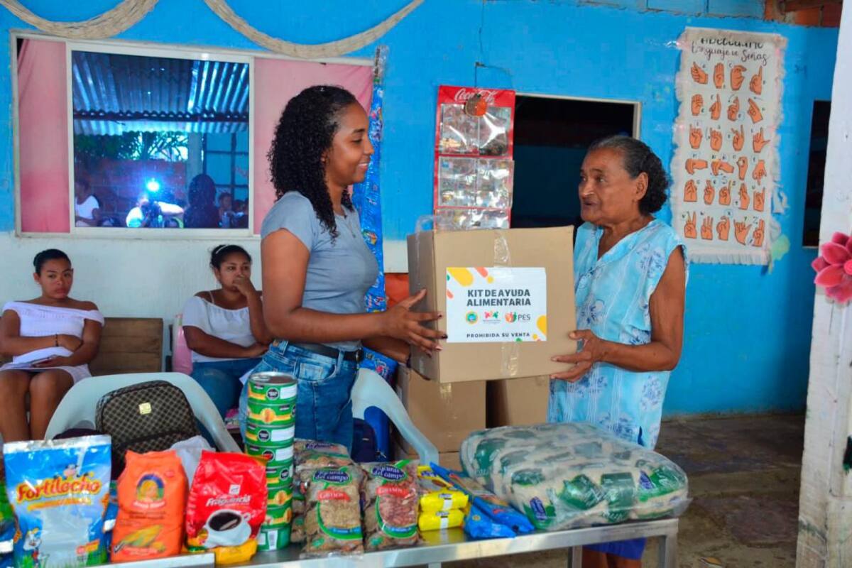 Comienza tercera entrega de kits alimenticios a comedores de Cartagena