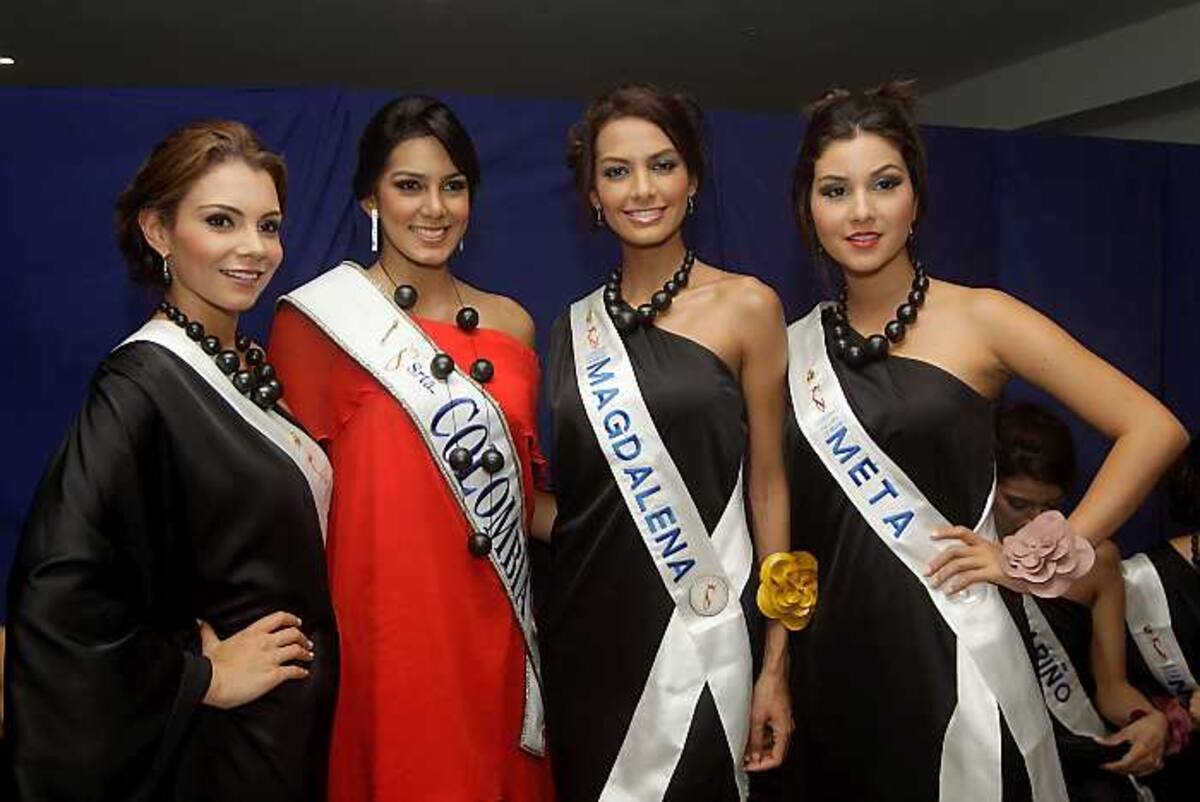 La Señorita Huila, Daniela Villaveces; la Señorita Colombia, Catalina Robayo; la Seño-rita Magdalena, Melissa Varón; y la Señorita Meta, Sara Villarreal.