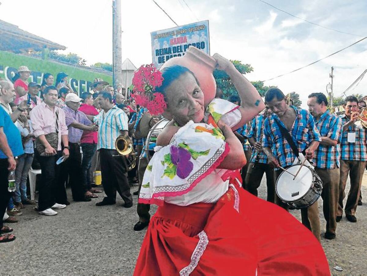 Los de la tercera edad mostraron que la danza se lleva en la sangre.
