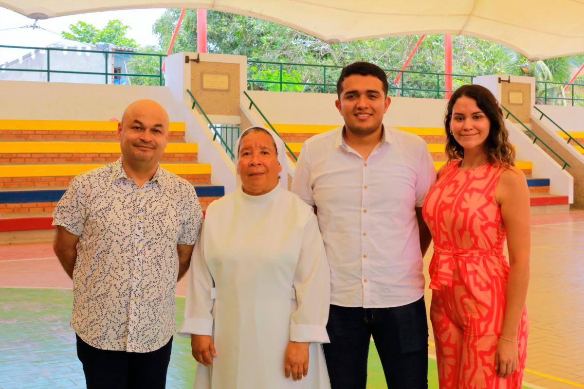 Alejandro Guzmán, hermana Elizabeth Cañate, Miguel Narvaez y Leidy Pinto.