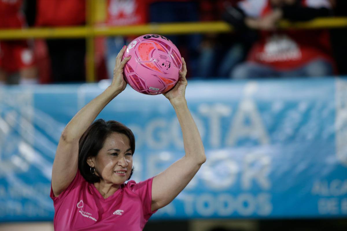 El fútbol se une en la lucha contra el cáncer de seno en octubre