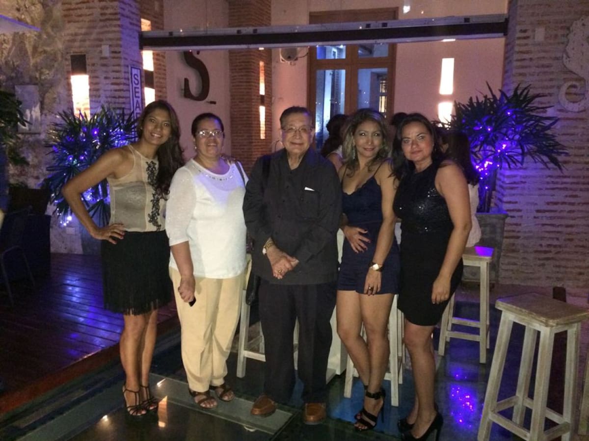 Viveka Polo, Ingrid Sargent; el rector del Colegio Nueva Esperanza Jorge Irisarri; Diana Uribe e Iliana Baños.