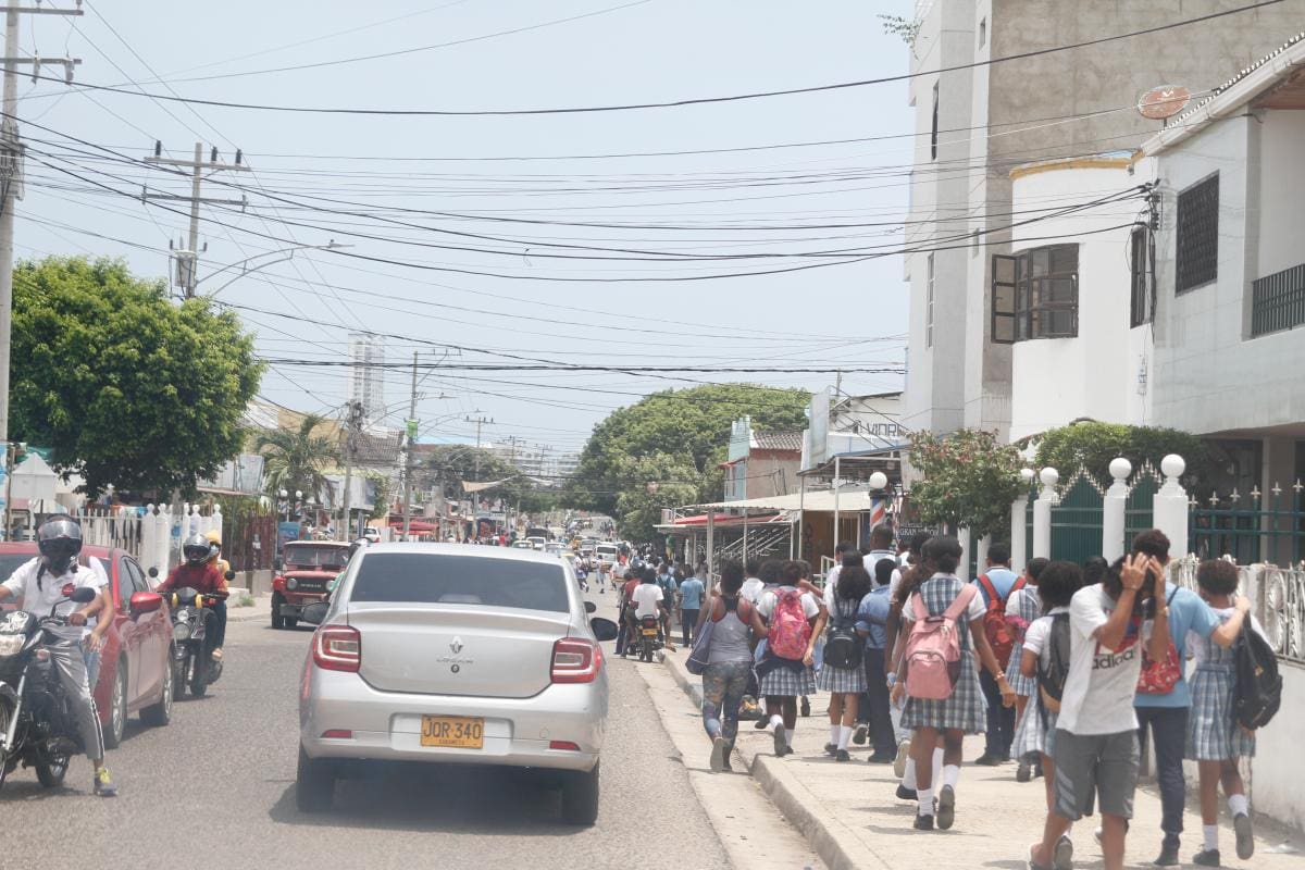Estudiantes del Liceo Bolívar y Santa María en riesgo: “Necesitamos cebras”