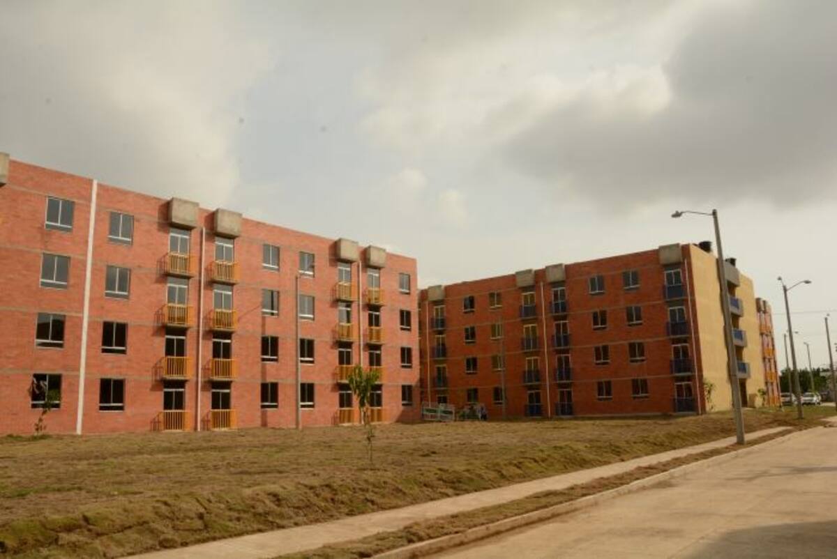 Portales de Alicante consta de torres de 4 pisos con apartamentos desde 42 metros cuadrados, con dos alcobas, cocina, sala comedor, baño y balcón. Es el único proyecto VIPA que se ha concretado en Cartagena y Bolívar. Luis Eduardo Herrán-El Universal