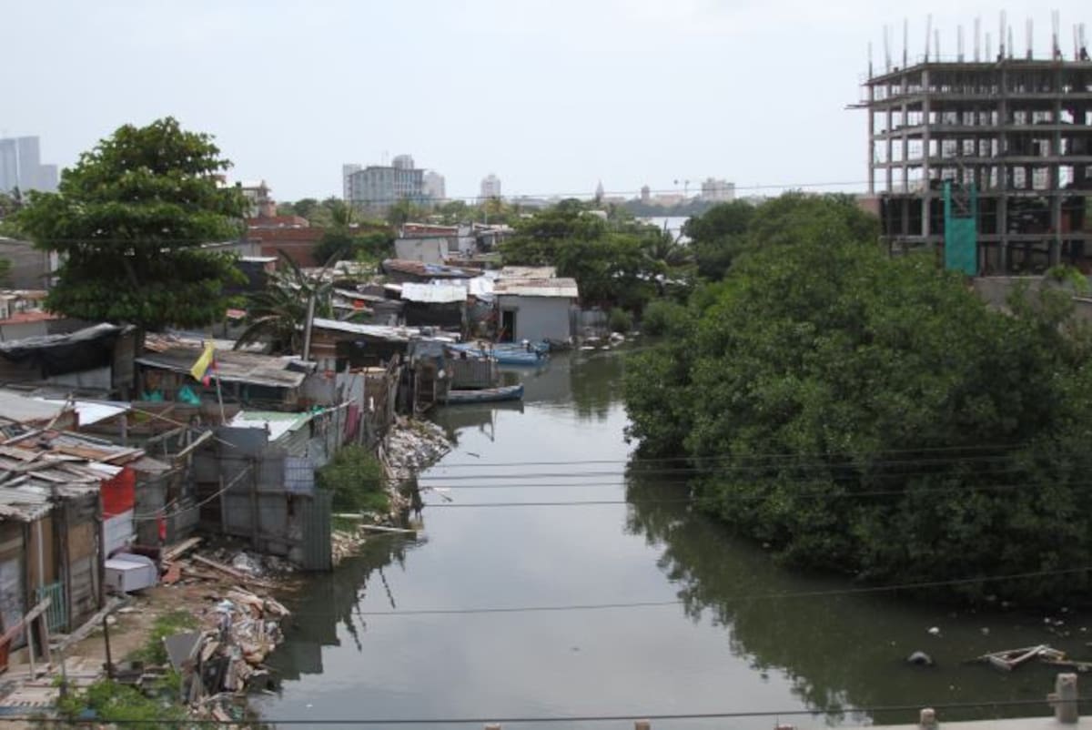 El Caño Juan Angola es un cauce de cinco kilómetros que pasa por barrios como Torices y El Cabrero. ÓSCAR DÍAZ