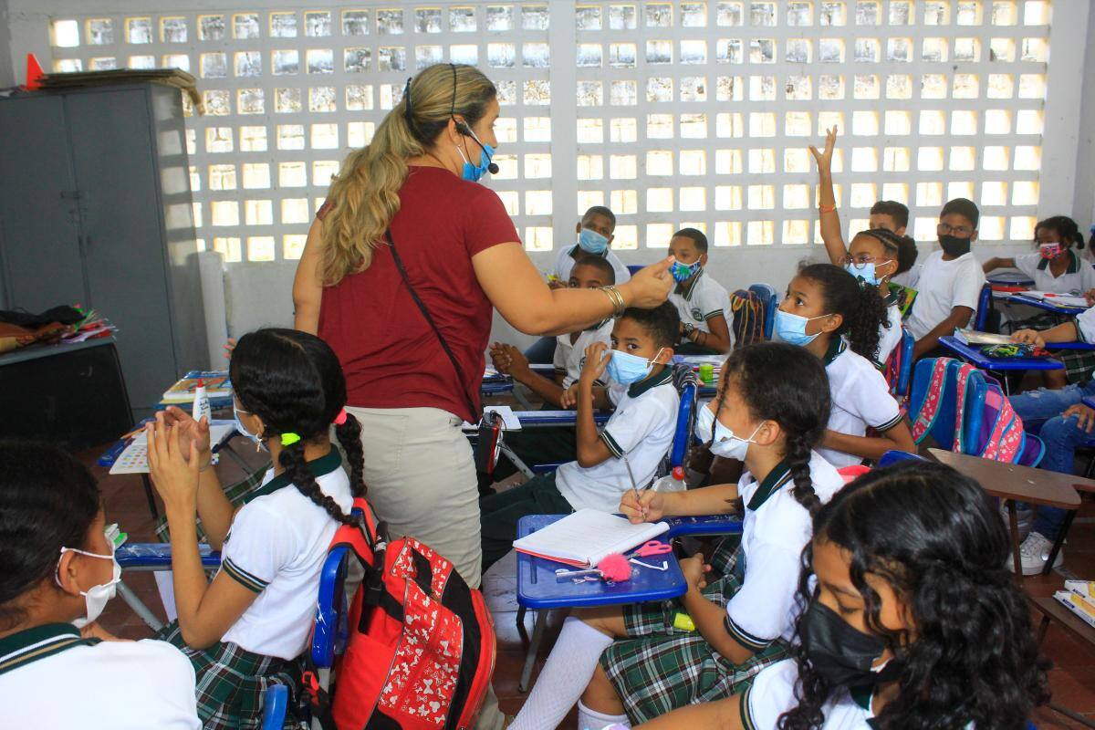 ¿Adiós al uso del tapabocas en los salones de clases es una medida apresurada?