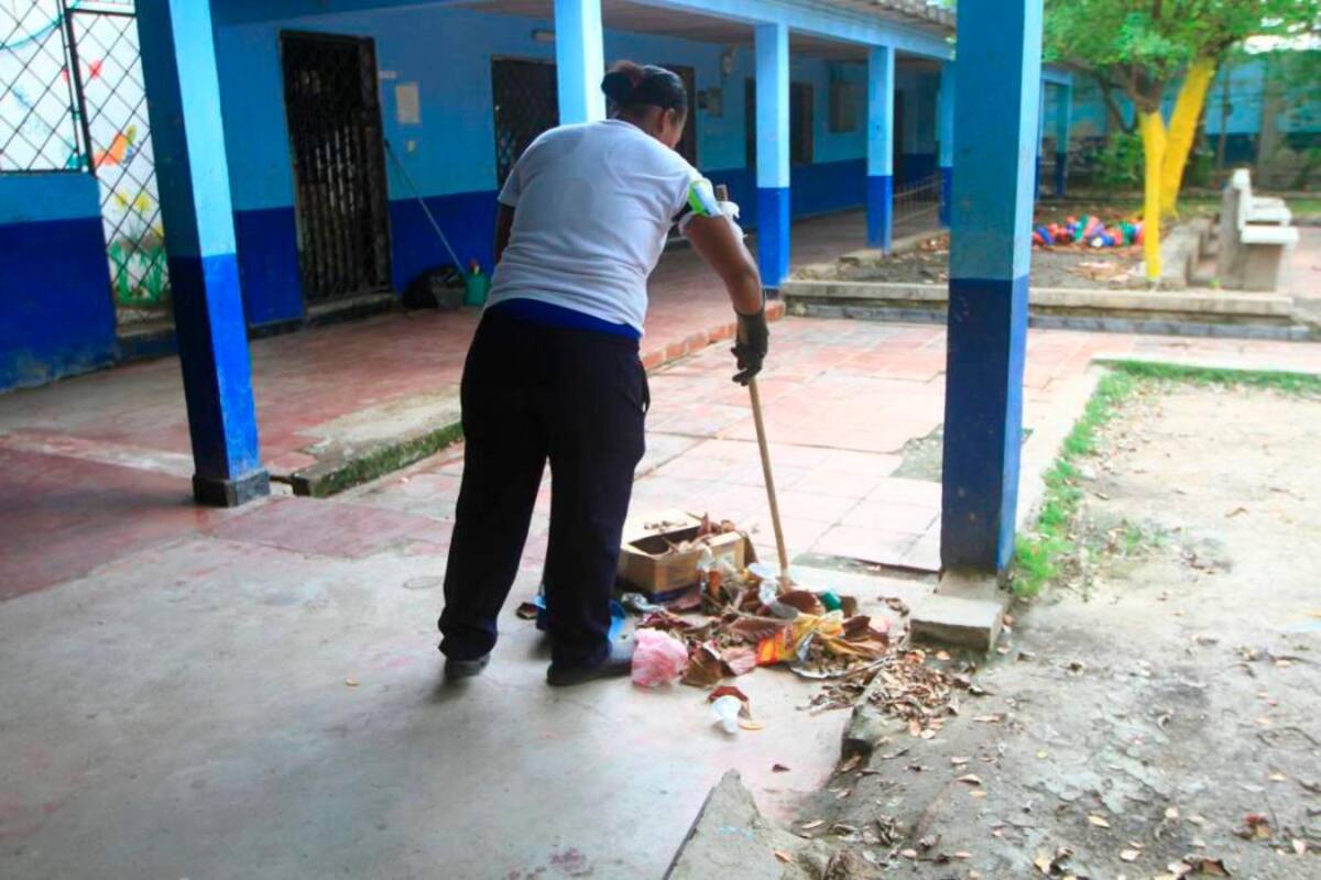 Aseo y vigilancia para colegios oficiales: Funcicar cuestiona la tardanza