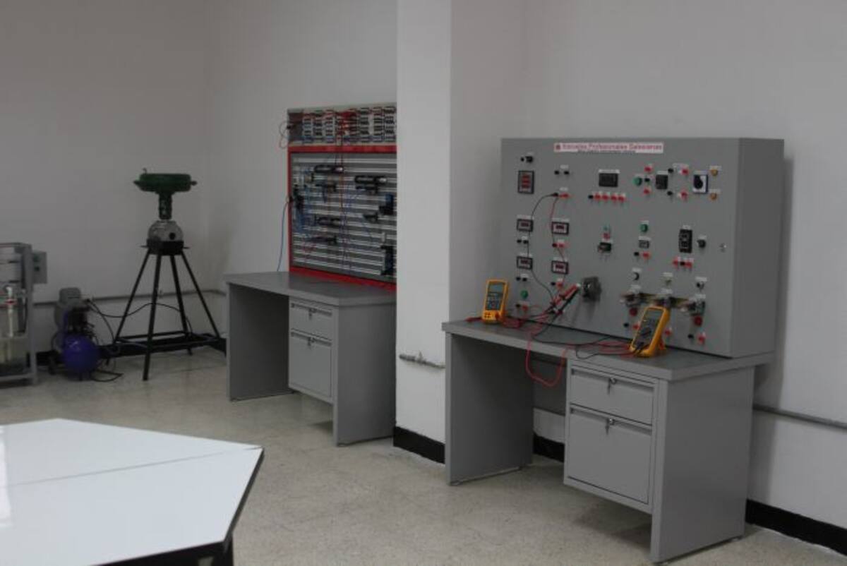 Este es parte del laboratorio industrial. Oscar Diaz Acosta