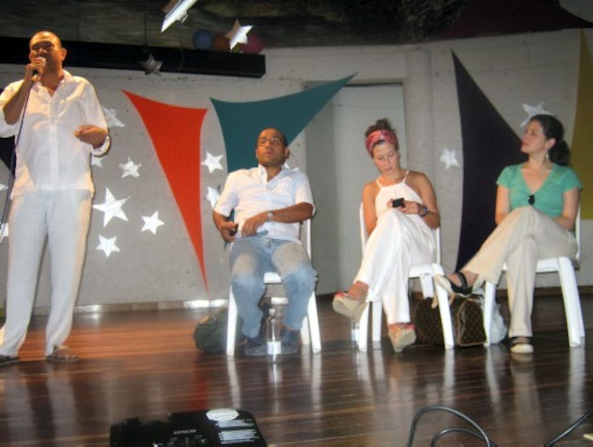 Mesa de panelistas en el Festival Nacional de Cine.