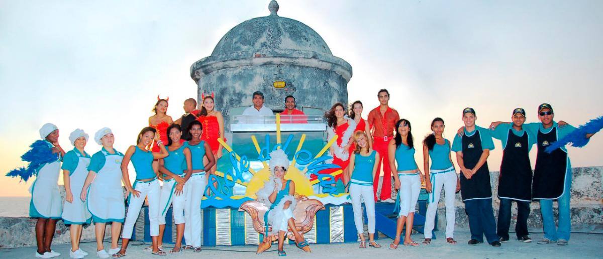 En el 2002 Café del Mar abrió sus puertas, convirtiéndose en un referente para el turismo nacional e internacional que visita Cartagena.