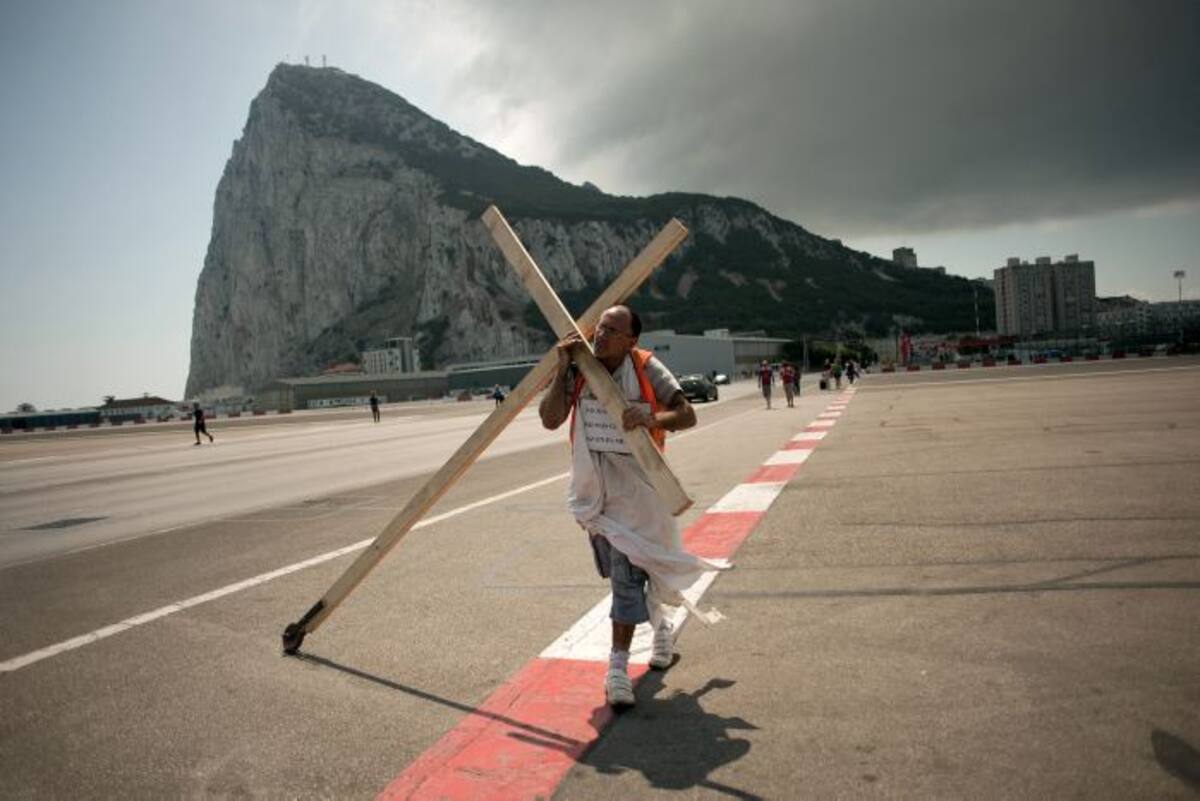 Siguen las protestas por la disputa de Gibraltar entre España y Gran Bretaña. AP