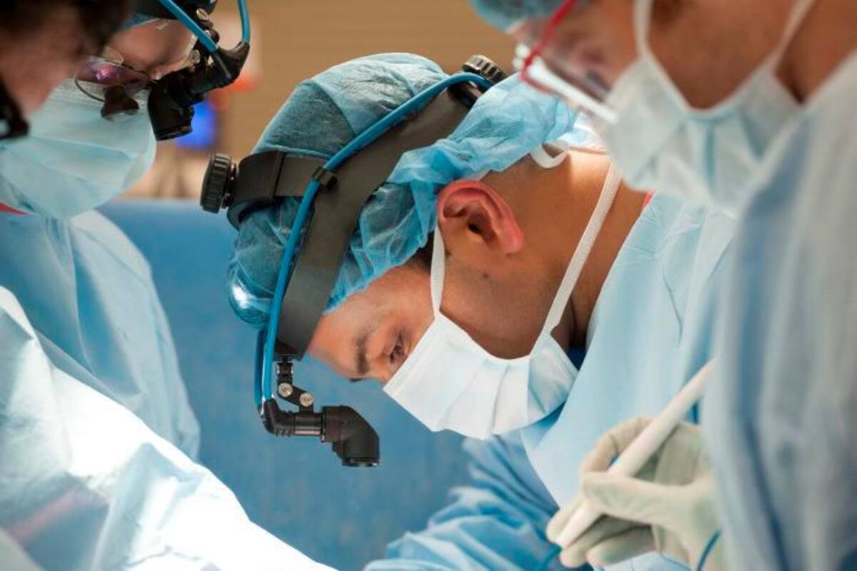 Trasplantan pulmones a sobreviviente de coronavirus