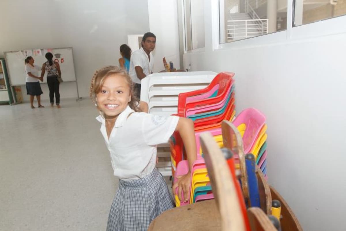 Los niños se mostraron felices al saber que por fin tienen un colegio completo y no tienen que recibir clases entre el ruido de las obras y las incomodidades. Julio Castaño.