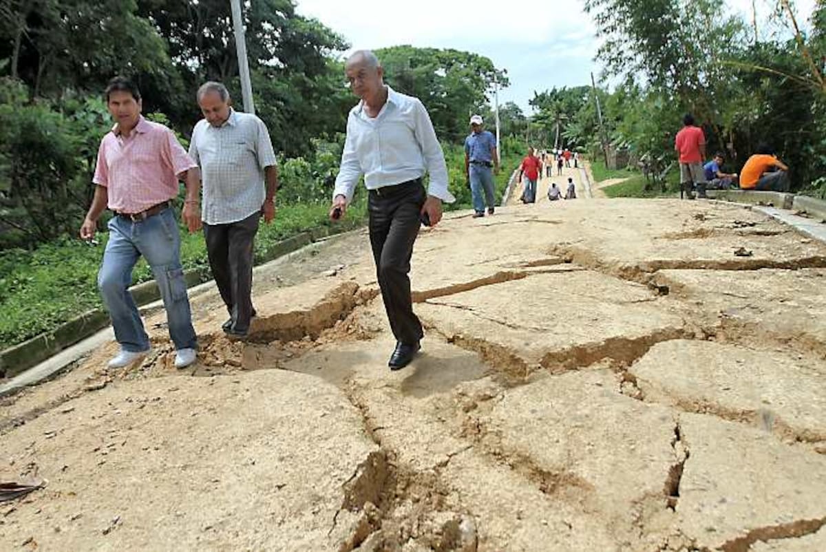 El alcalde de Turbaco, Miguel Arnedo, hizo un recorrido por la zona de la emergencia. Aroldo Mestre - El Universal