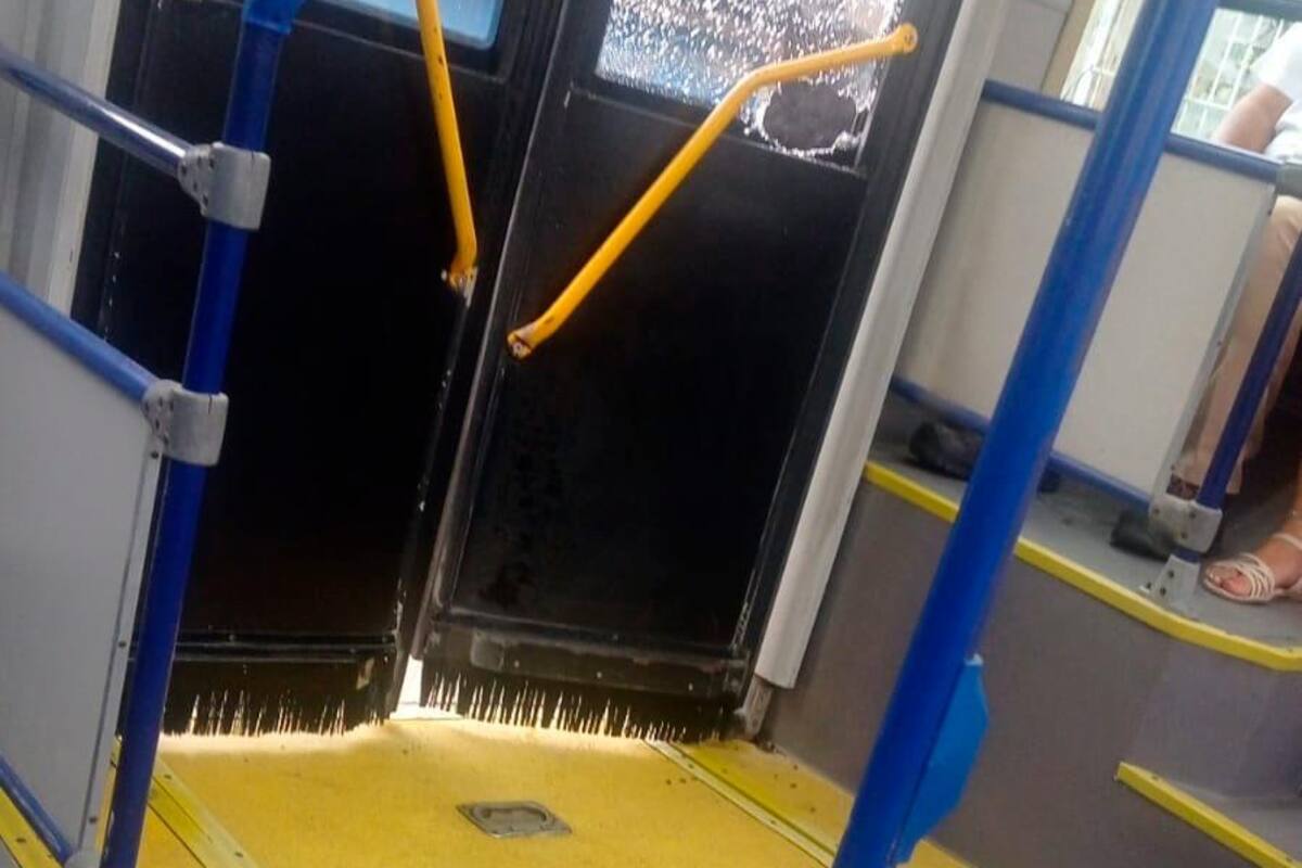 Motorizados atacan bus de Transcaribe en el barrio Zaragocilla