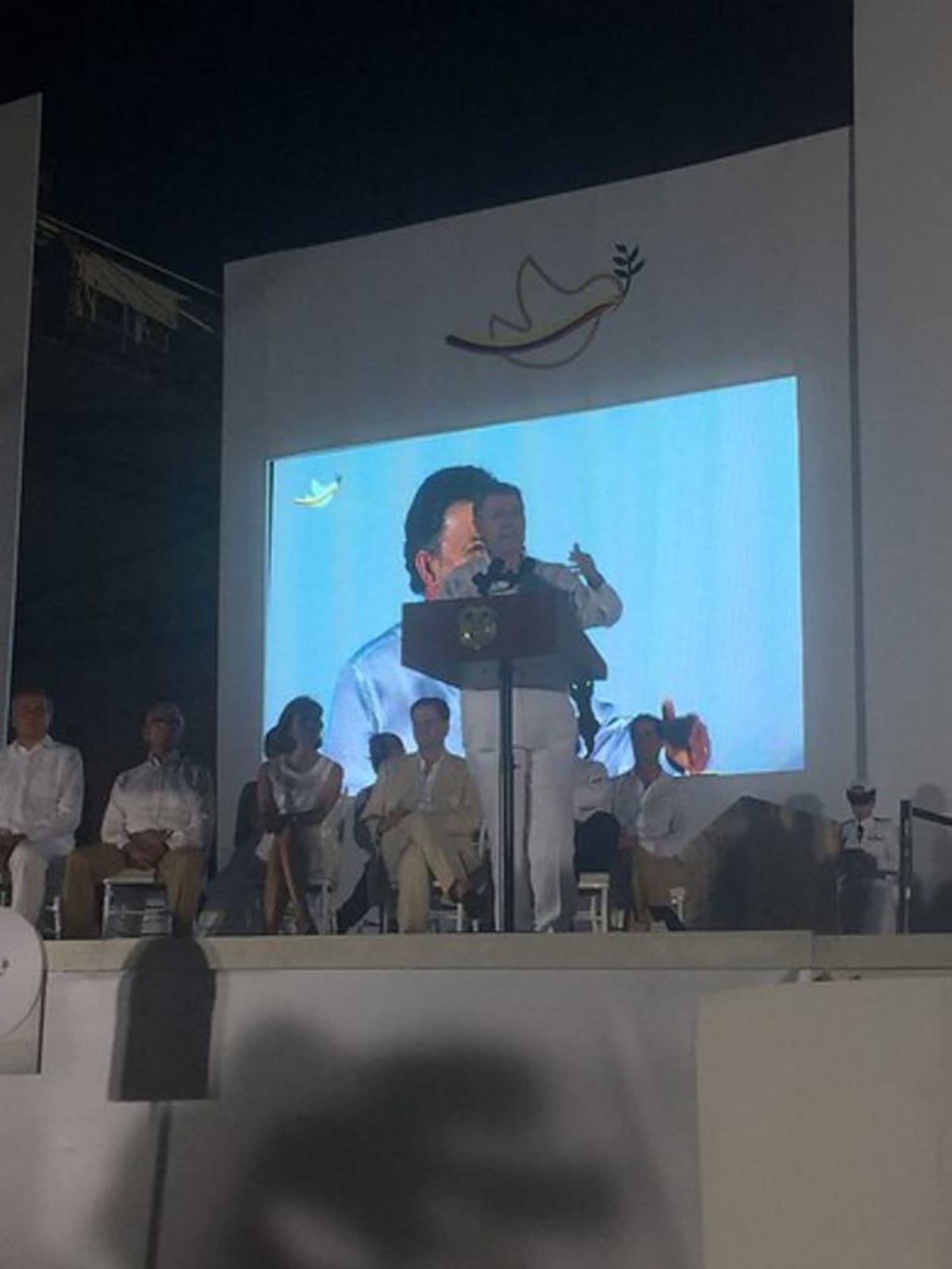 Durante el acto de la firma de la paz. Colprensa.