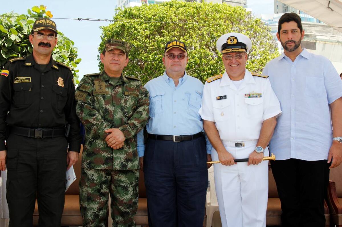 El general Rodolfo Palomino; comandante Juan Pablo Rodríguez; el ministro de Defensa, Luis Carlos Villegas; el almirante Hernando Wills y el alcalde, Dionisio Vélez. KALLINE GIRALDO-EL UNIVERSAL