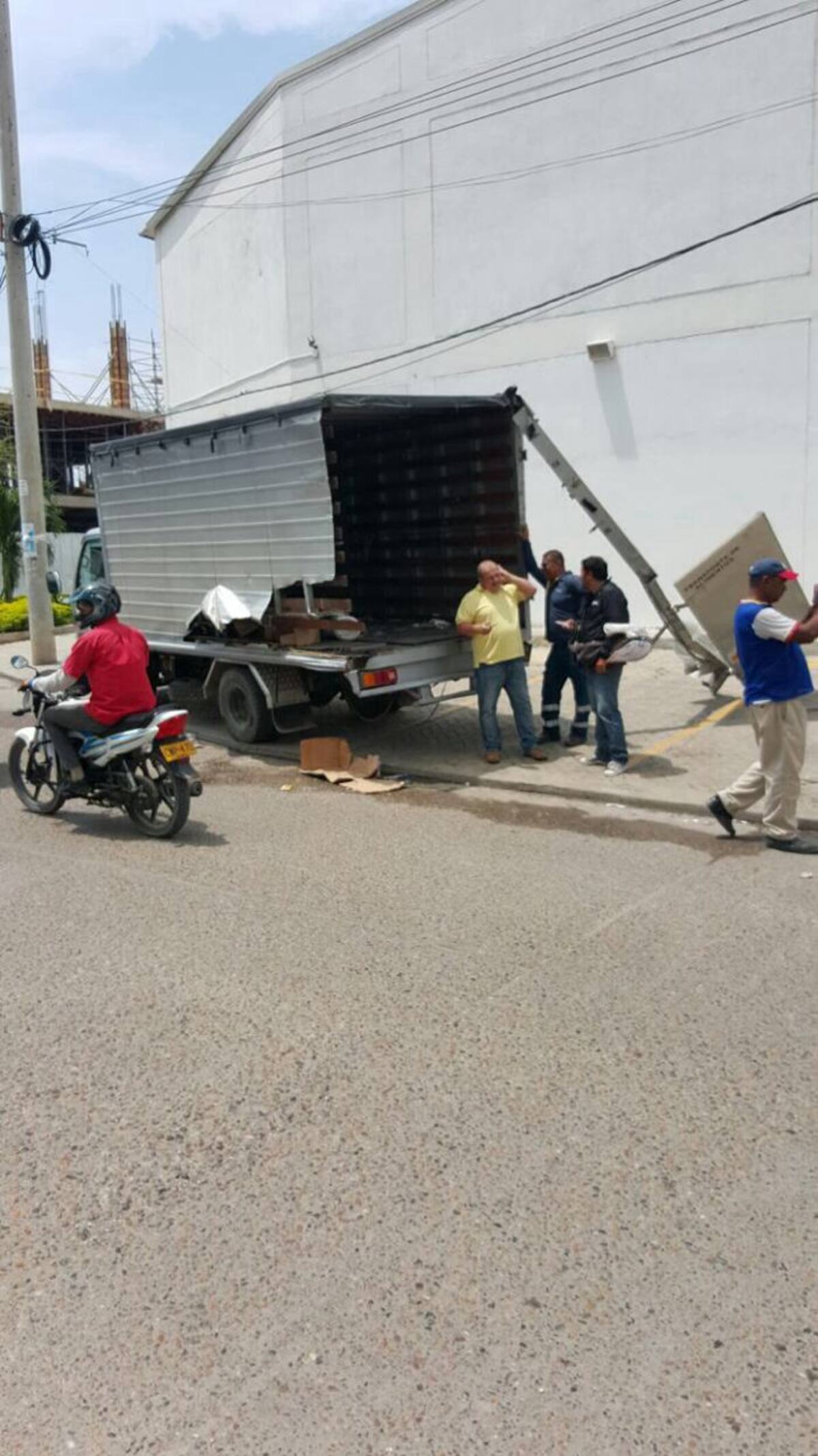 Este accidente produjo fallas de energía en tres barrios FOTO CORTESIA