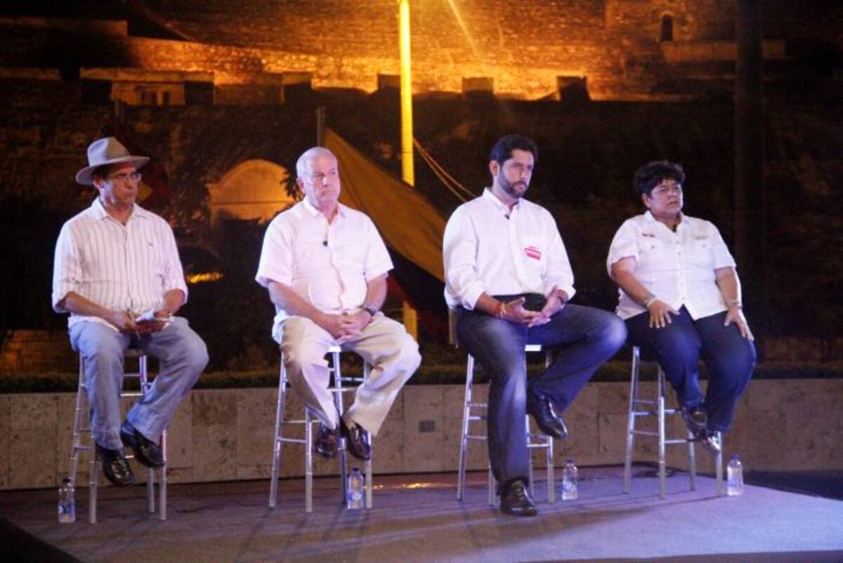 Candidatos durante el debate. LUIS C. PRADO - EL UNIVERSAL