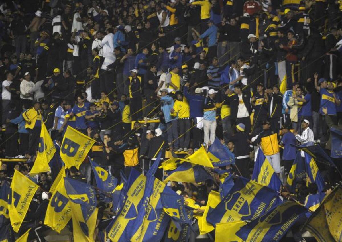 Los 'barrasbravas' fueron detenidos antes de que se iniciara el partido entre Newell's Old Boys y Boca Juniors. AFP JUAN MABROMATA