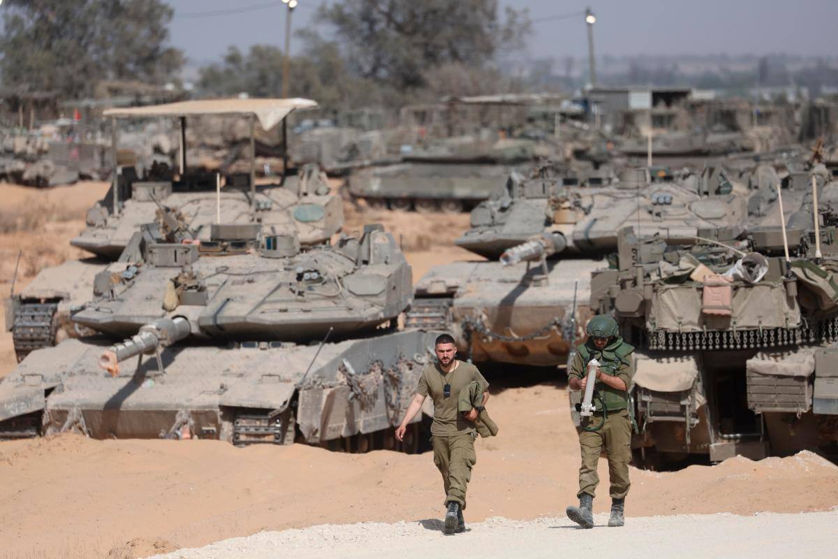 Israel comienza la evacuación de miles de personas en Rafah
