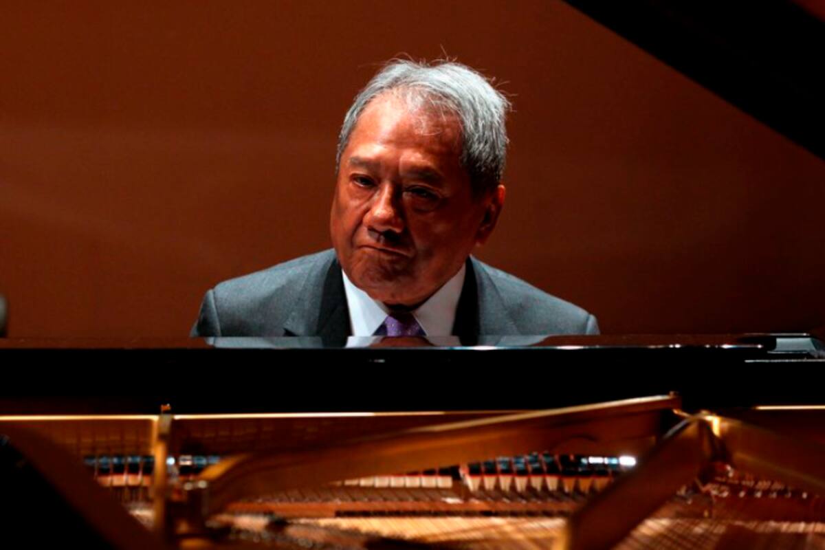 Intuban al cantautor mexicano, Armando Manzanero