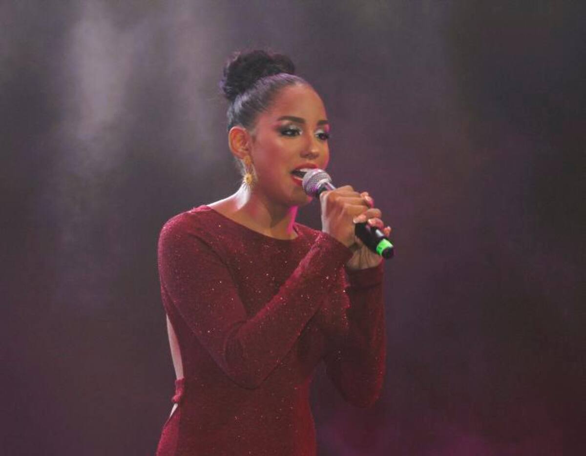 La aspirante del barrio Fredonia entonó una canción en homenaje a su madre. //Foto: Zenia Valdelamar- El Universal.