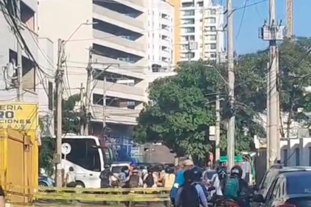 ¡Atención! Monumental trancón en Manga por trabajos de Acuacar