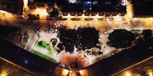 ¡Buena esa! Le instalaron el alumbrado público a la Plaza de la Artillería