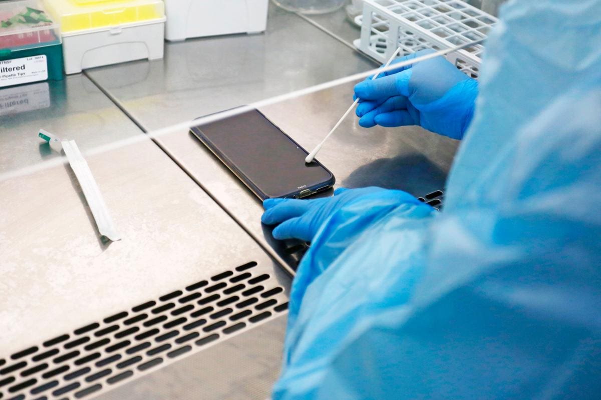 PCR al celular, el método chileno para detectar el coronavirus