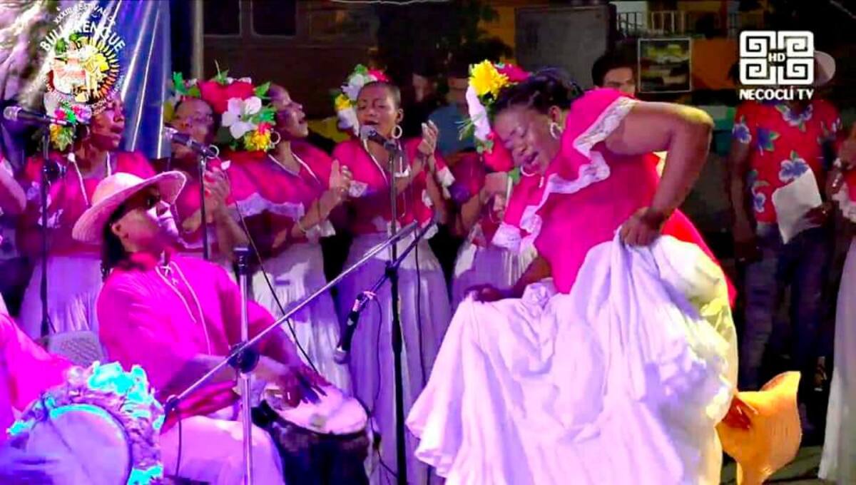 El grupo Pal Lereo Pabla durante su presentación en Necoclí, Antioquia, donde ganaron el segundo puesto del Festival Nacional de Bullerengue.