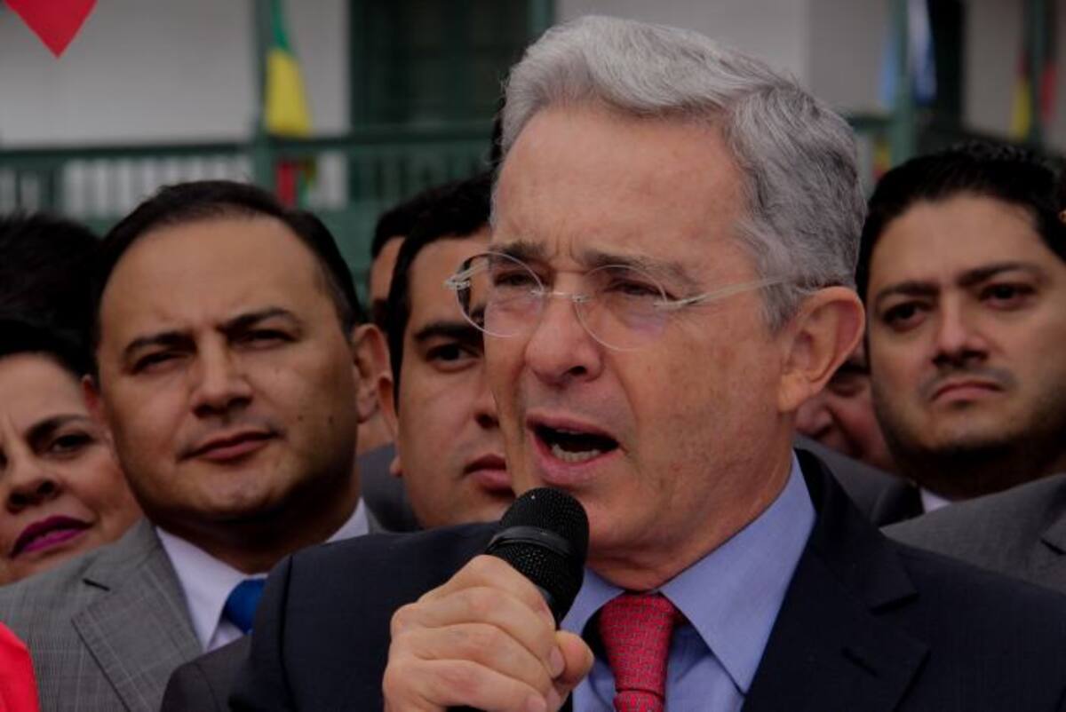 Uribe argumentó que actualmente los tribunales máximos de justicia se han visto inmersos en “politiquerías”. Colprensa