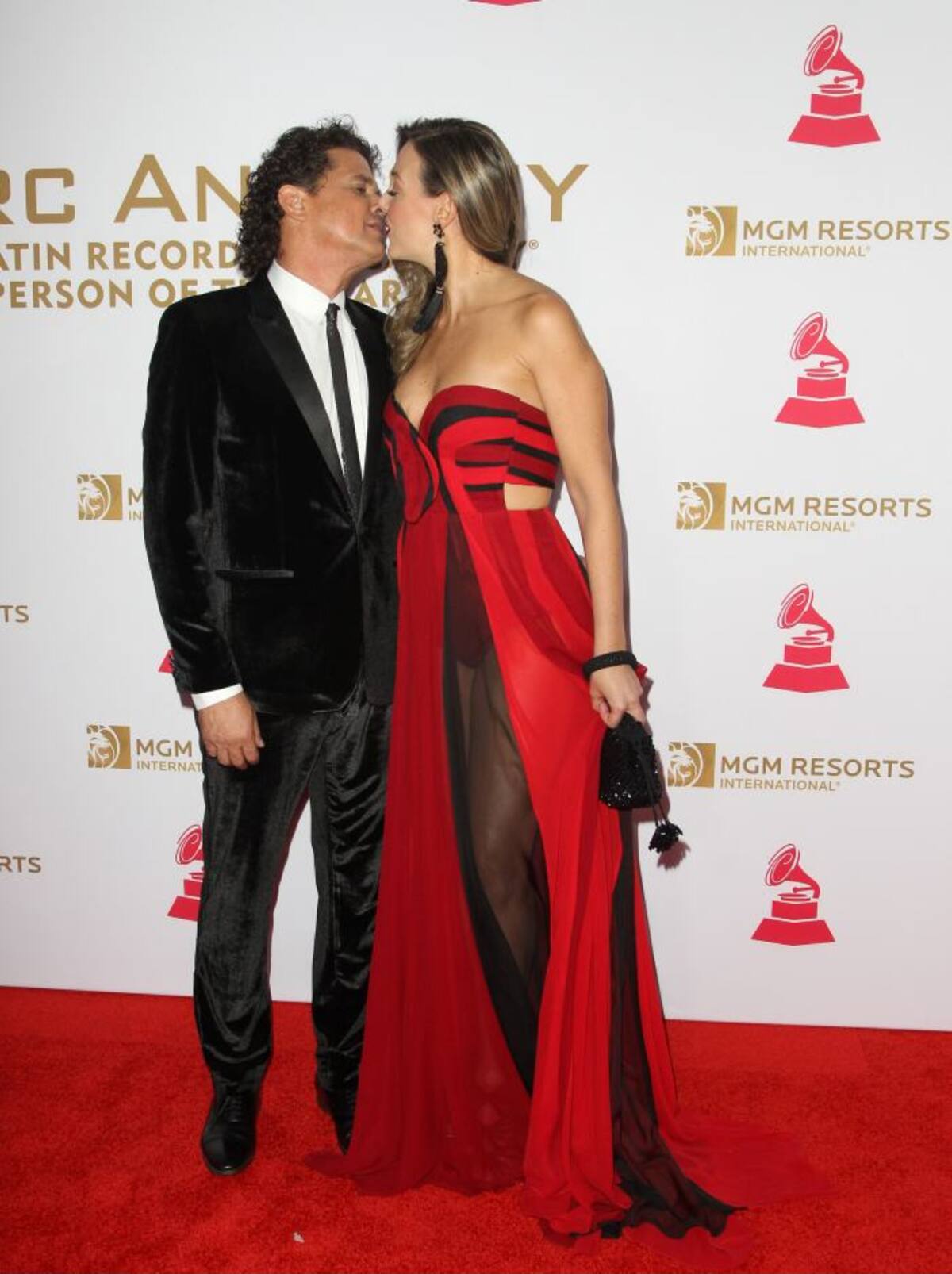 Carlos Vives y su esposa Claudia Elena. ARCHIVO