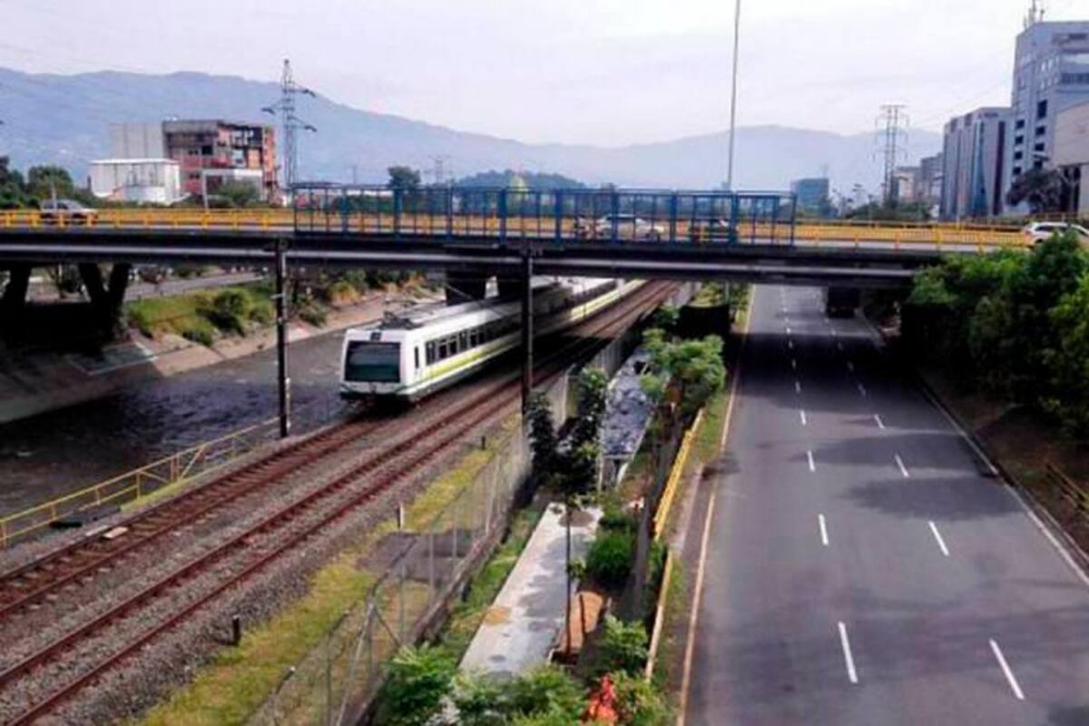 Tragedia: dos personas mueren arrolladas por un tren del metro de Medellín