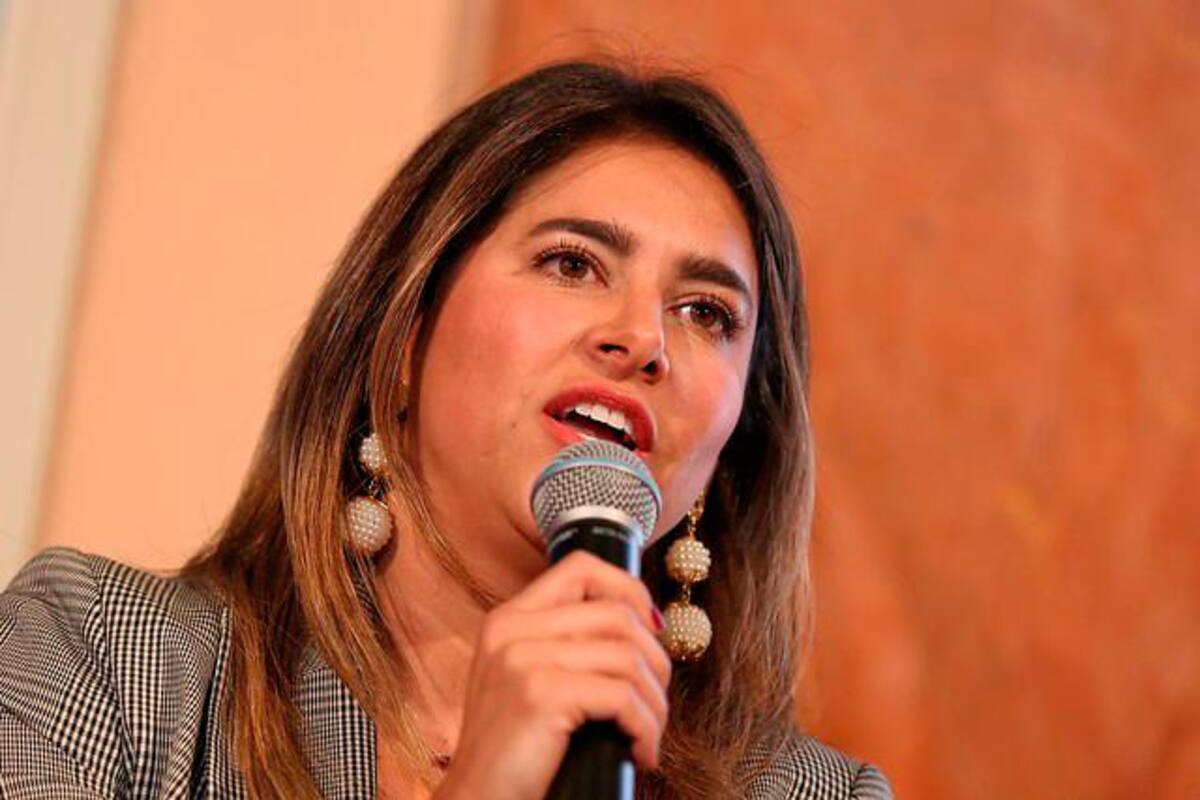 Uribe defiende a la primera dama por uso de avión presidencial