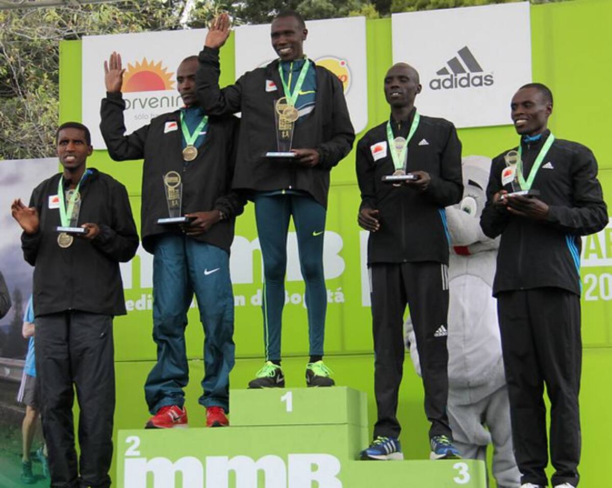 Los kenyatas Geofffrey Kipsang Kamworor, Dickson Chumba y Kimutai Kiplimo se llevaron el podio de la edición número 15 de la Media Maratón de Bogotá, que contó con cerca de 45 mil corredores. ( FOTOS COLPRENSA-RAÙL PALACIOS).