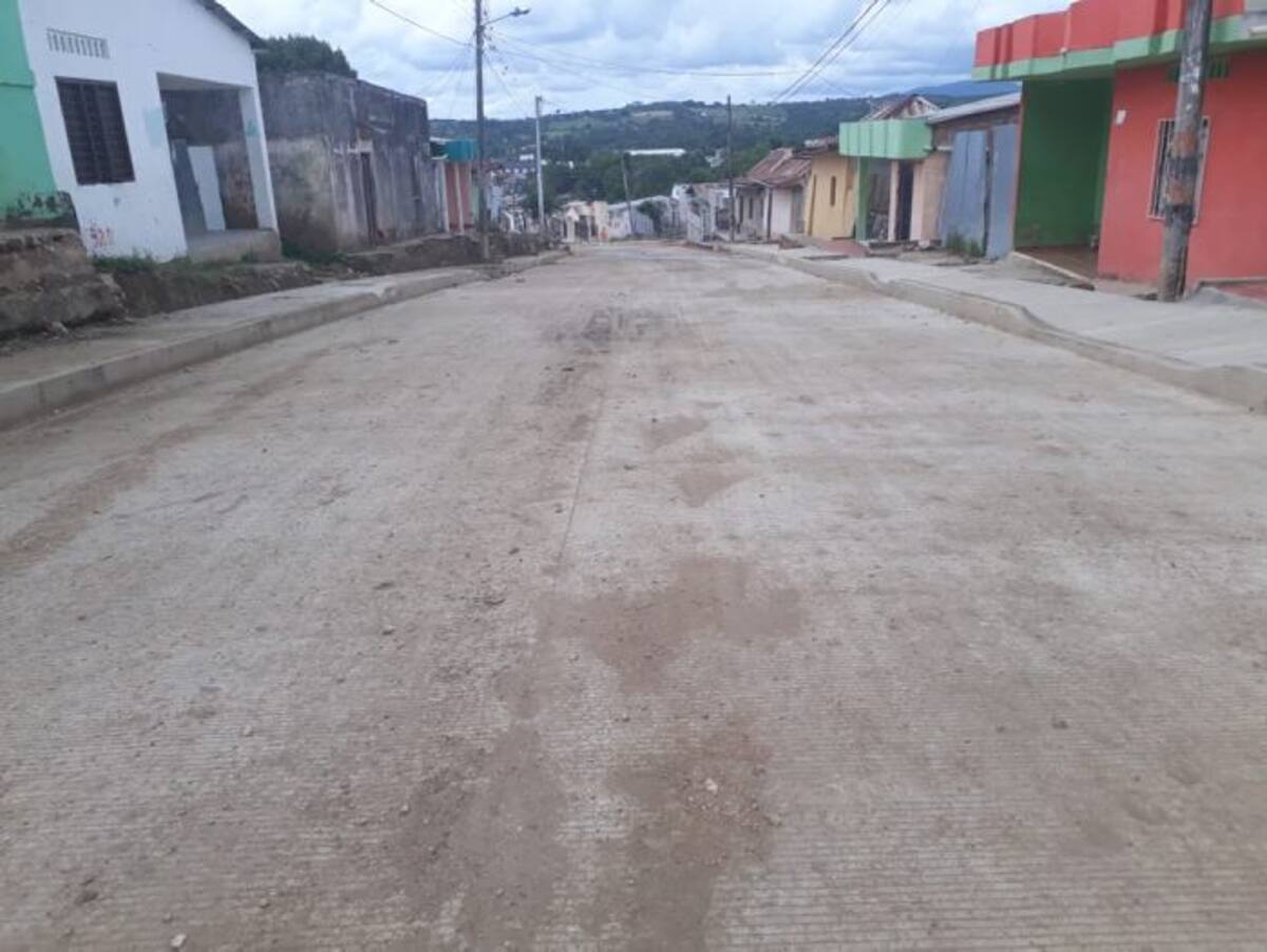 La pavimentación de la tradicional avenida Cuatro Bocas, creará una nueva vía de acceso al municipio y reducirá el flujo vehicular de la calle 23. Lila Leyva Villarreal