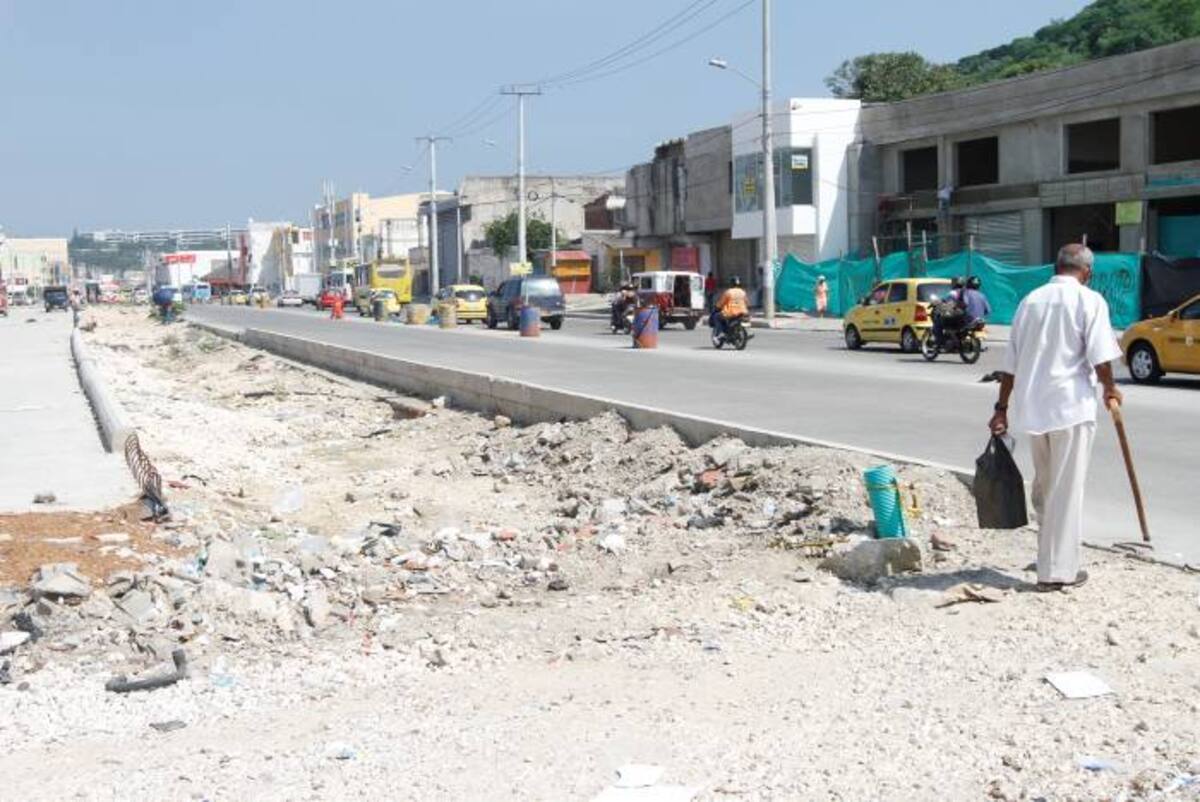 Según la Gerencia de Transcaribe, la reactivación de las obras en Bazurto depende de la celeridad en el retiro de los vendedores informales que trabajan en Bazurto, junto a la Avenida Pedro de Heredia. AROLDO MESTE ALCÁNTARA - EL UNIVERSAL
