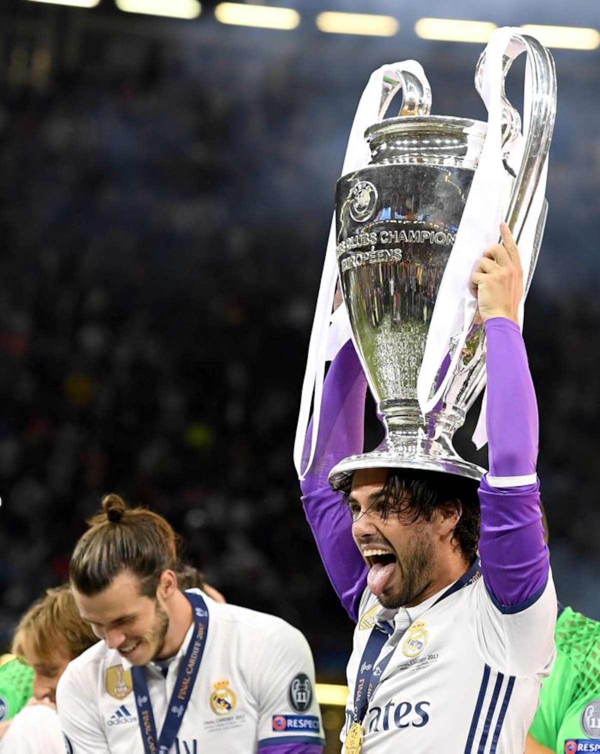 Isco celebra el título de Champions. EFE ANDY RAIN