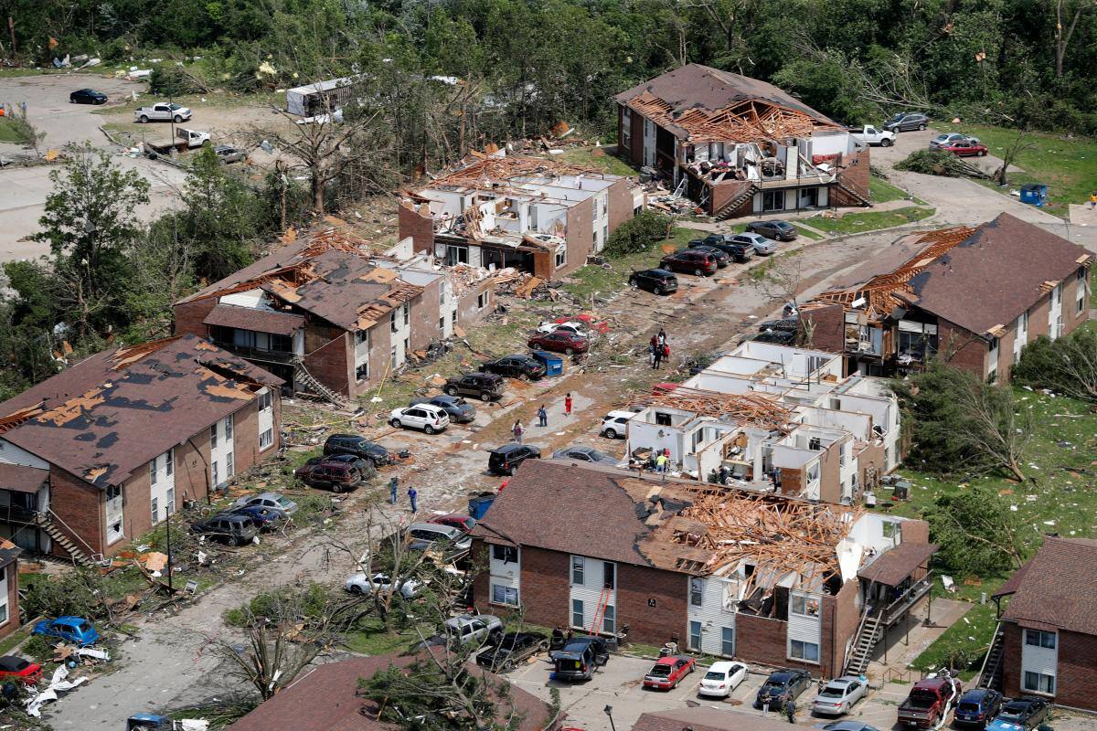 Tornados arrasan zona de Kansas City en ola de tormentas