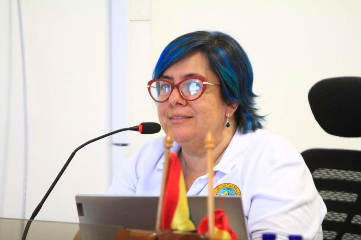 Inician trámite para apartar de su cargo a la secretaria del Interior
