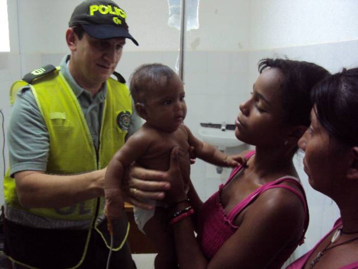 La niña rescatada fue entregada a su mamá. Cortesía Policía Bolívar