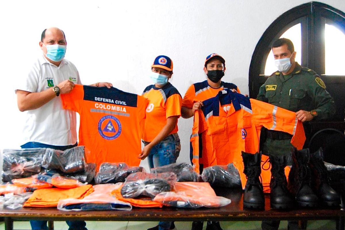 Defensa Civil de San Juan Nepomuceno recibe dotación