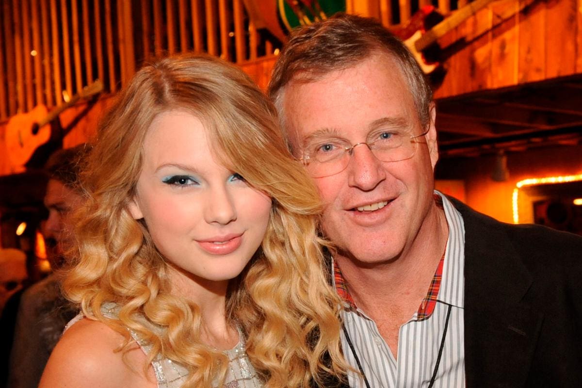 Papá de Taylor Swift es investigado tras agredir a fotógrafo