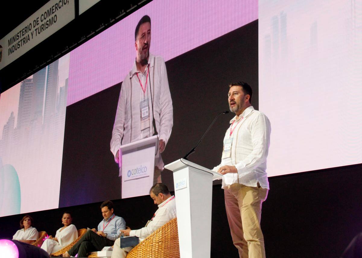 Arturo Bravo, viceministro de Turismo, en la apertura del Congreso de Cotelco, en el Centro de Convenciones Las Américas. //Zenia Valdelamar - EU.