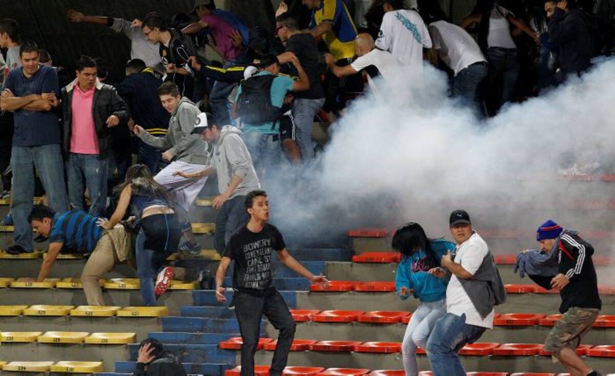 Los hinchas de Medellín protagonizaron su tercer enfrentamiento en menos de un mes. COLPRENSA