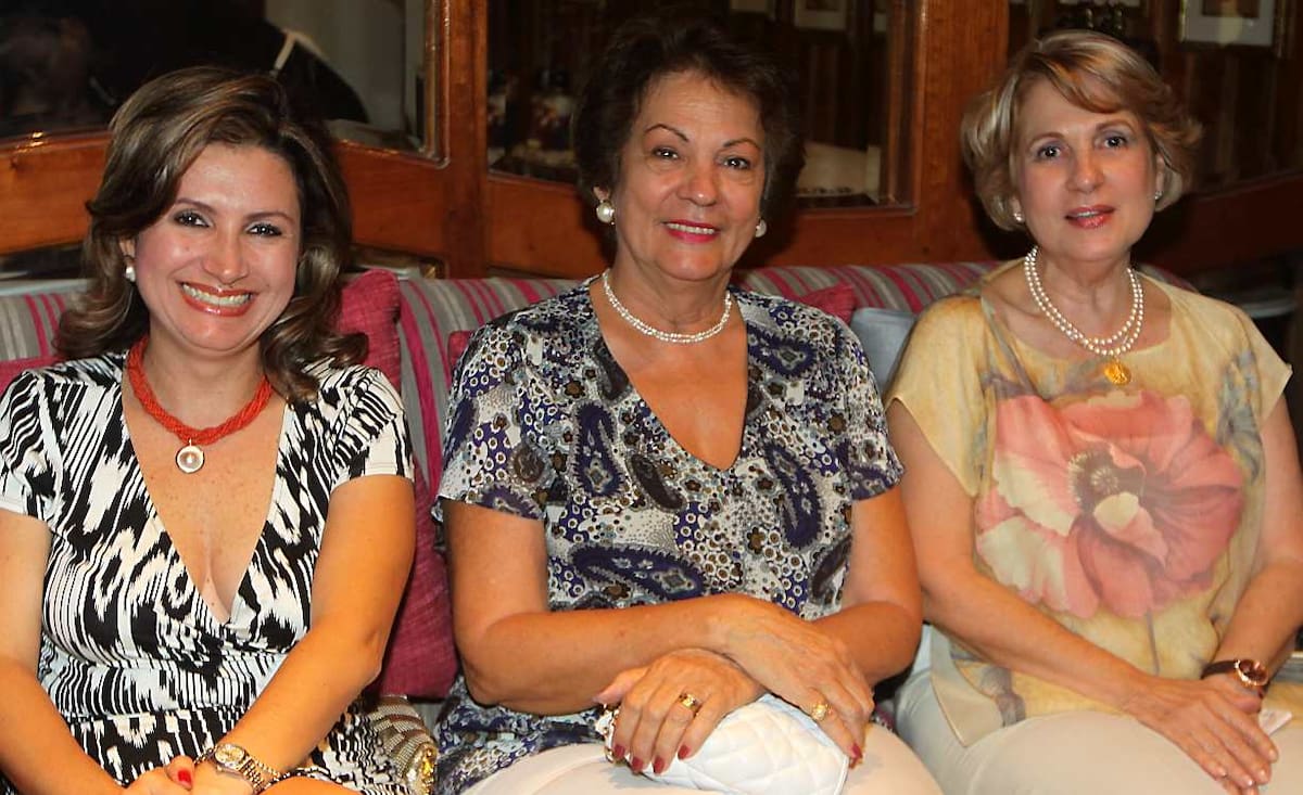 Lizette de Hernández, Mayito Trucco y Carmen de Henrí-quez.